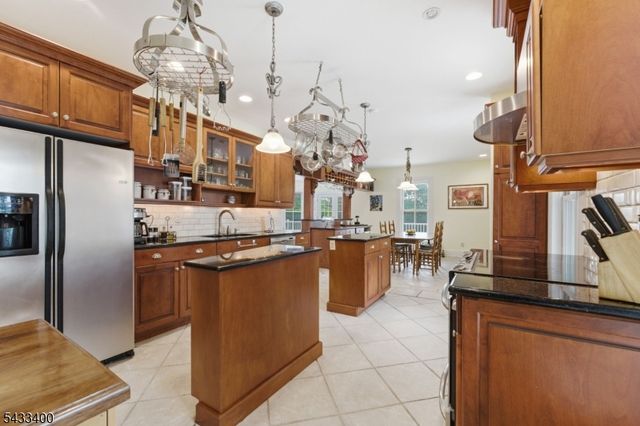 61 New St, Hampton Boro, NJ 08827