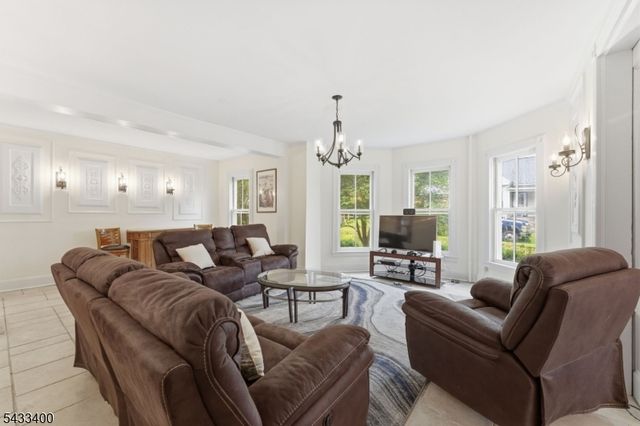 61 New St, Hampton Boro, NJ 08827