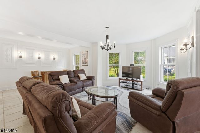 61 New St, Hampton Boro, NJ 08827