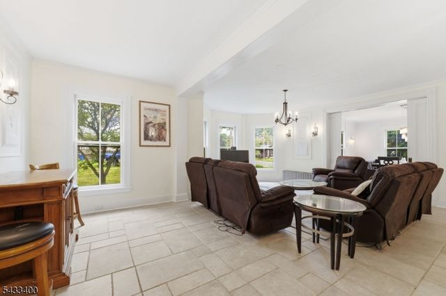 61 New St, Hampton Boro, NJ 08827