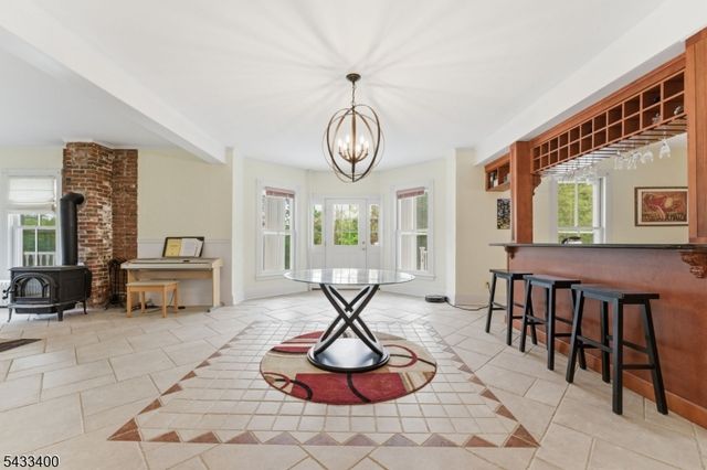 61 New St, Hampton Boro, NJ 08827