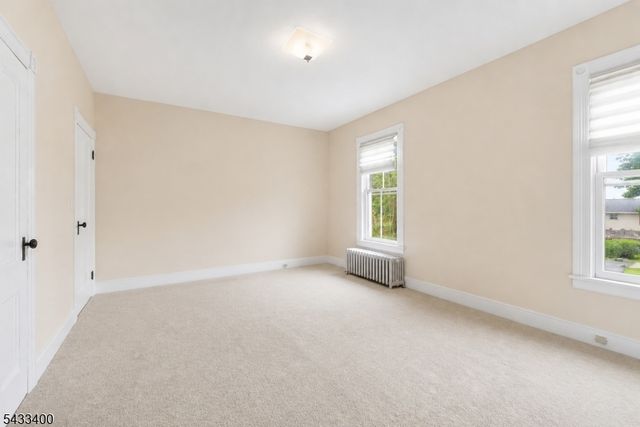 61 New St, Hampton Boro, NJ 08827