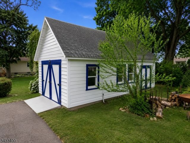 61 New St, Hampton Boro, NJ 08827