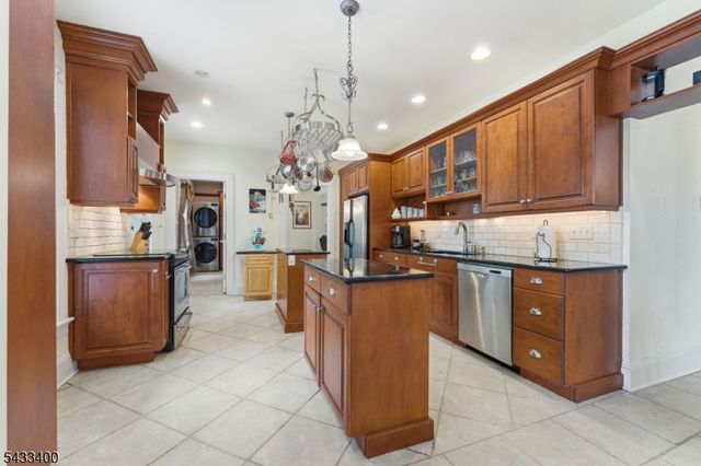 61 New St, Hampton Boro, NJ 08827