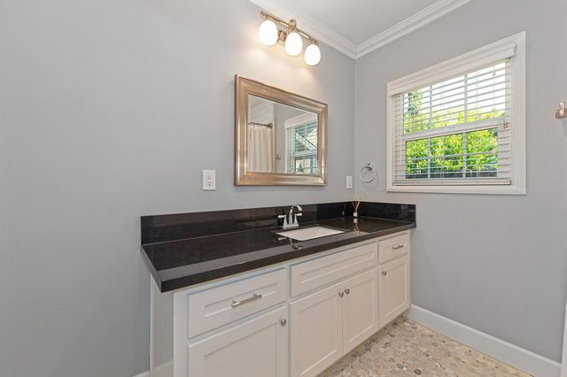 2732 14th St, Sacramento, CA 95818