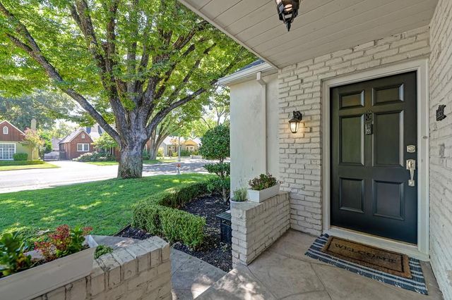 2732 14th St, Sacramento, CA 95818