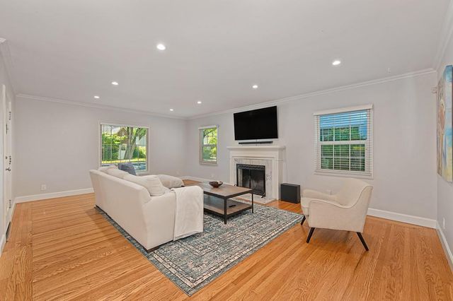 2732 14th St, Sacramento, CA 95818