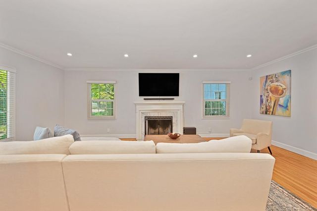 2732 14th St, Sacramento, CA 95818