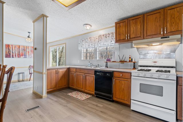 7 Iveon Clay Ln, Pangburn, AR 72121