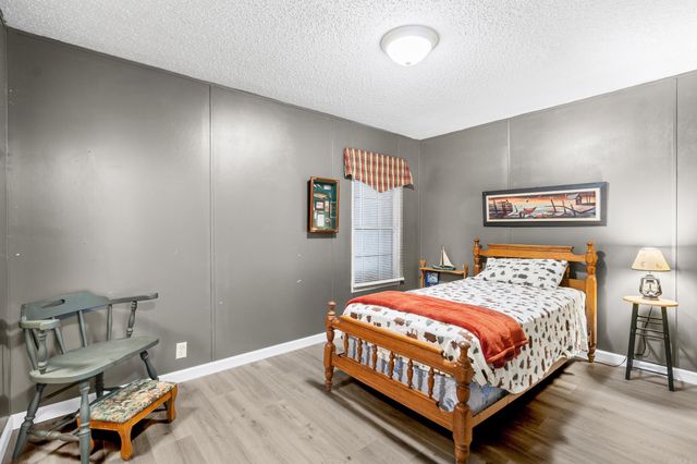 7 Iveon Clay Ln, Pangburn, AR 72121