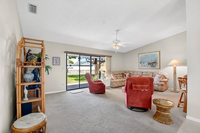 6 Farnworth Drive, Boynton Beach, FL 33426