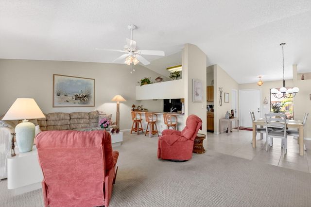 6 Farnworth Drive, Boynton Beach, FL 33426