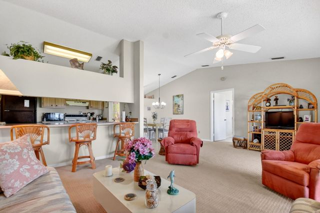 6 Farnworth Drive, Boynton Beach, FL 33426
