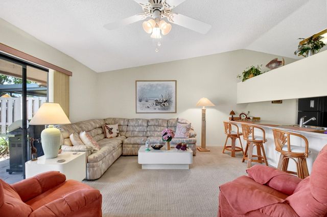 6 Farnworth Drive, Boynton Beach, FL 33426