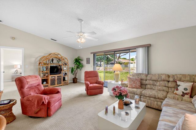 6 Farnworth Drive, Boynton Beach, FL 33426