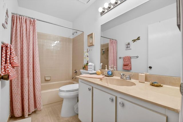 6 Farnworth Drive, Boynton Beach, FL 33426