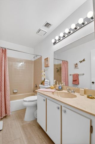 6 Farnworth Drive, Boynton Beach, FL 33426