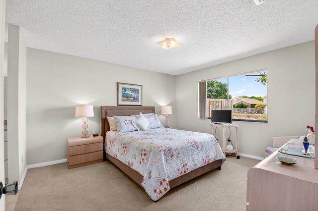 6 Farnworth Drive, Boynton Beach, FL 33426