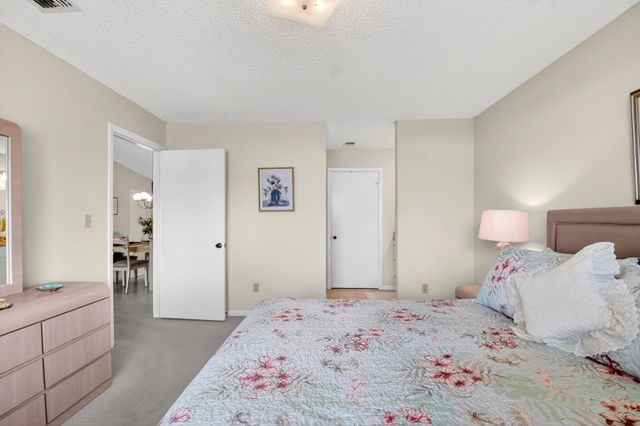 6 Farnworth Drive, Boynton Beach, FL 33426