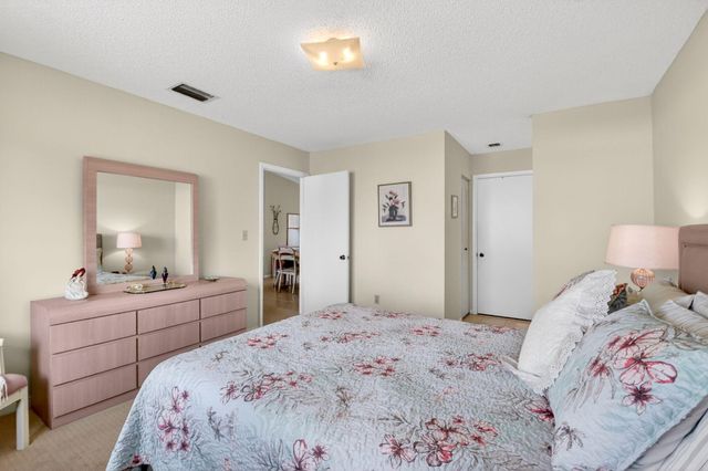 6 Farnworth Drive, Boynton Beach, FL 33426