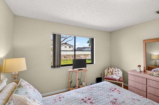 6 Farnworth Drive, Boynton Beach, FL 33426
