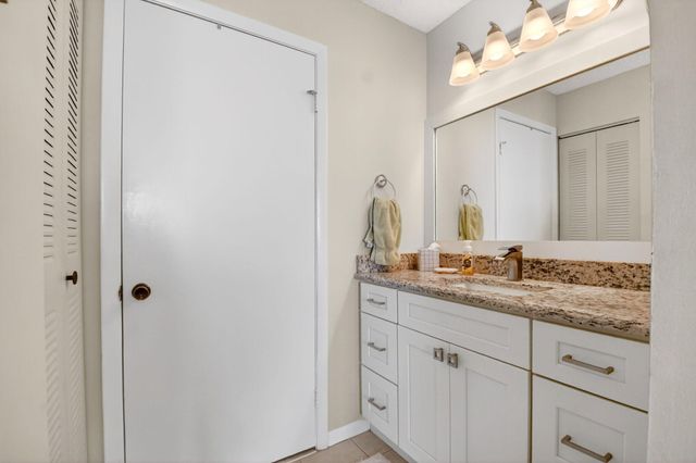 6 Farnworth Drive, Boynton Beach, FL 33426
