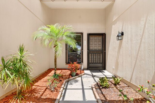 6 Farnworth Drive, Boynton Beach, FL 33426