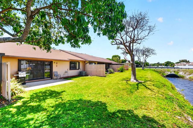6 Farnworth Drive, Boynton Beach, FL 33426