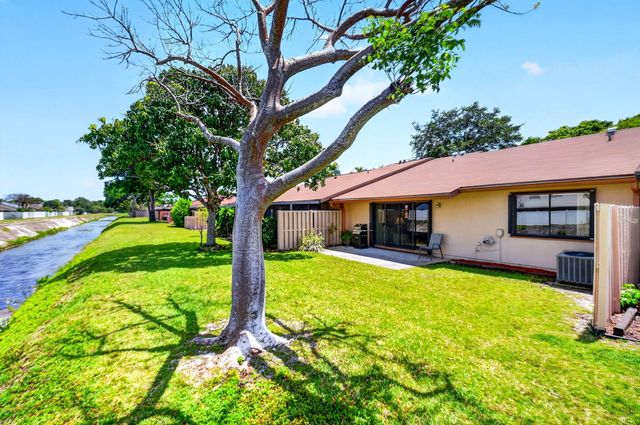 6 Farnworth Drive, Boynton Beach, FL 33426