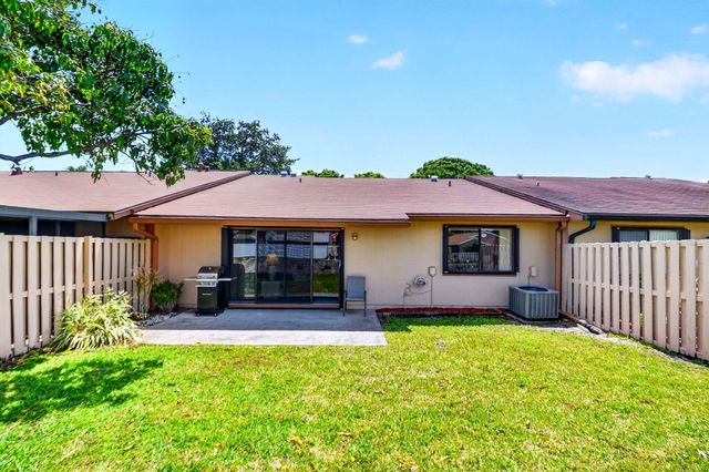 6 Farnworth Drive, Boynton Beach, FL 33426