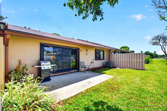 6 Farnworth Drive, Boynton Beach, FL 33426