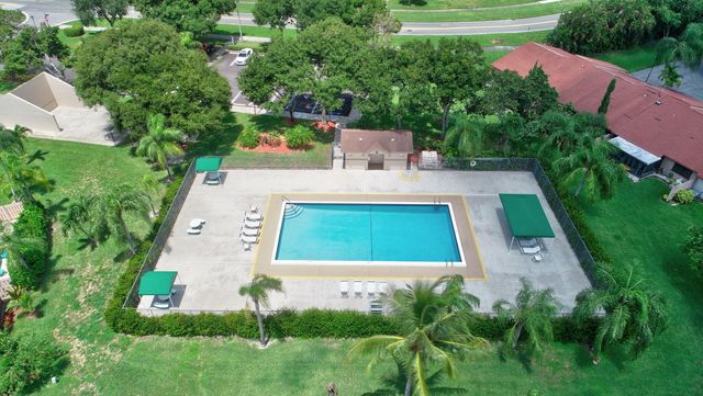 6 Farnworth Drive, Boynton Beach, FL 33426