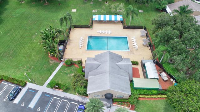6 Farnworth Drive, Boynton Beach, FL 33426