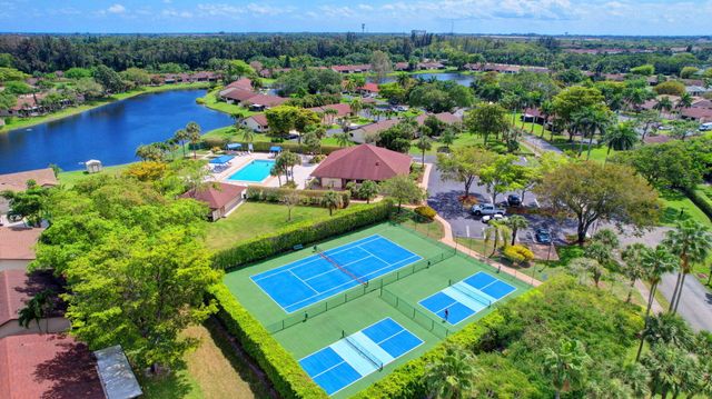 6 Farnworth Drive, Boynton Beach, FL 33426