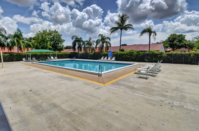 6 Farnworth Drive, Boynton Beach, FL 33426