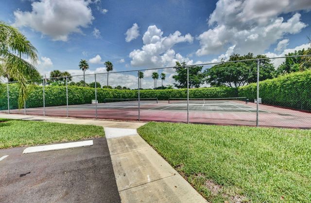 6 Farnworth Drive, Boynton Beach, FL 33426