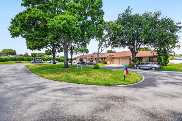 6 Farnworth Drive, Boynton Beach, FL 33426