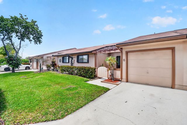 6 Farnworth Drive, Boynton Beach, FL 33426