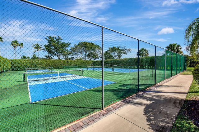 6 Farnworth Drive, Boynton Beach, FL 33426