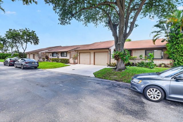 6 Farnworth Drive, Boynton Beach, FL 33426