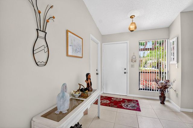 6 Farnworth Drive, Boynton Beach, FL 33426