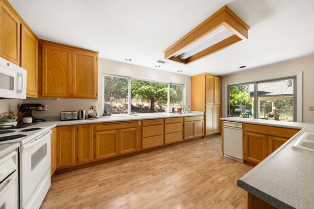 2307 Olympia Ln, Placerville, CA 95667