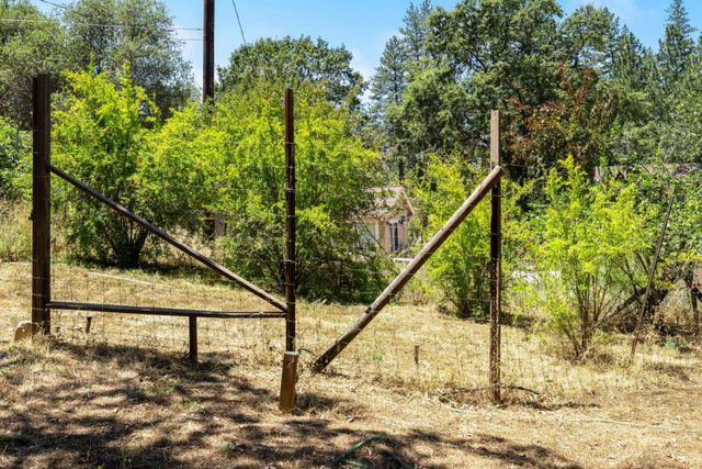 2307 Olympia Ln, Placerville, CA 95667