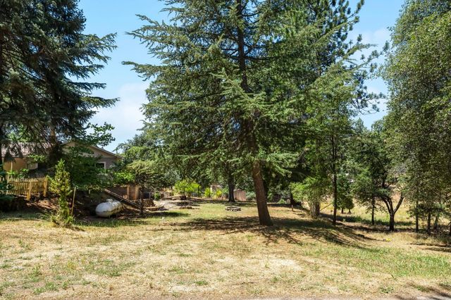 2307 Olympia Ln, Placerville, CA 95667