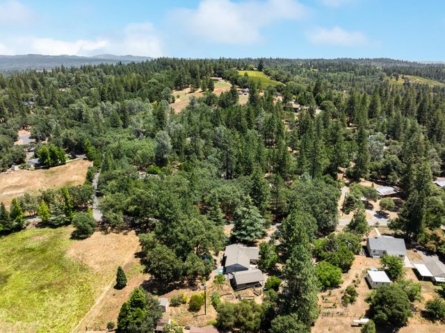 2307 Olympia Ln, Placerville, CA 95667