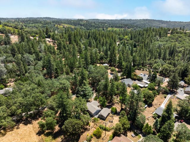 2307 Olympia Ln, Placerville, CA 95667