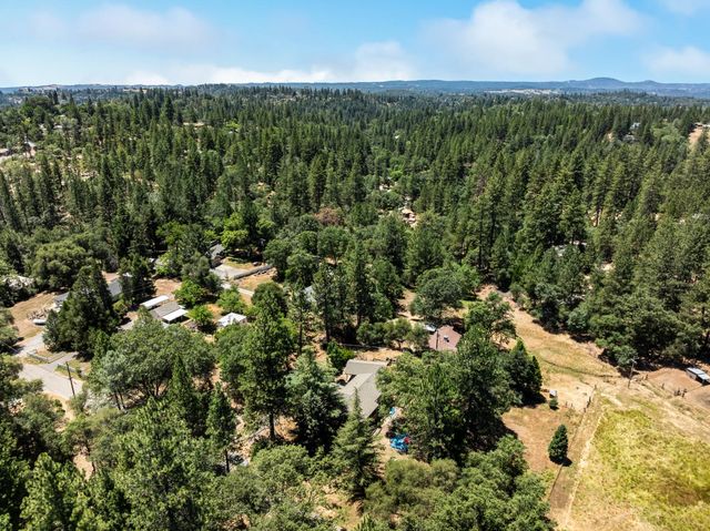 2307 Olympia Ln, Placerville, CA 95667