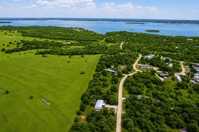 147 Lark Meadow Drive, Runaway Bay, TX 76426