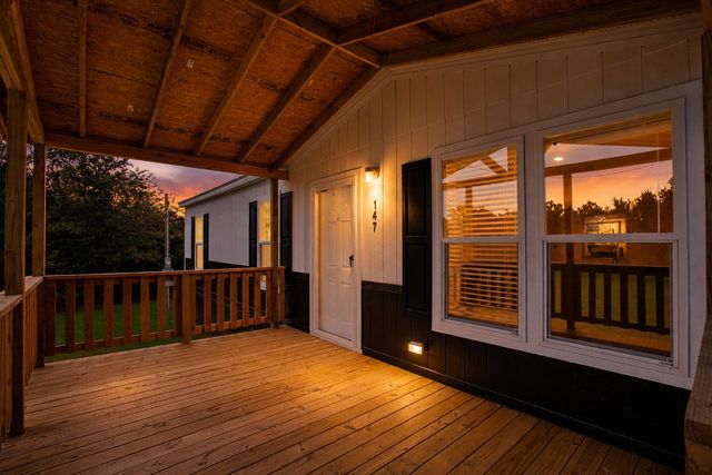 147 Lark Meadow Drive, Runaway Bay, TX 76426
