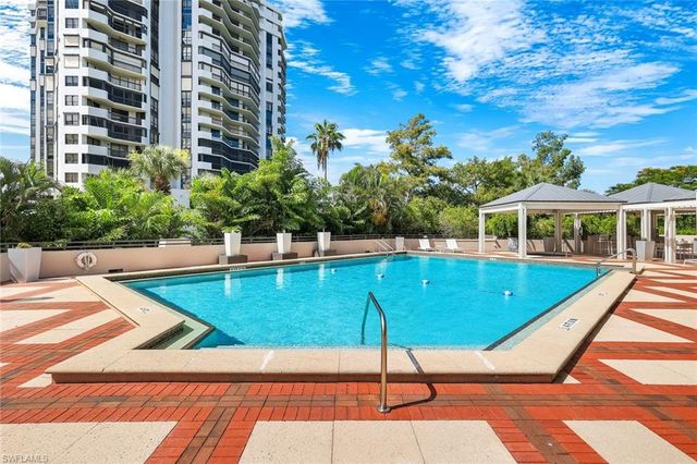 6075 Pelican Bay BLVD 104, Naples, FL 34108